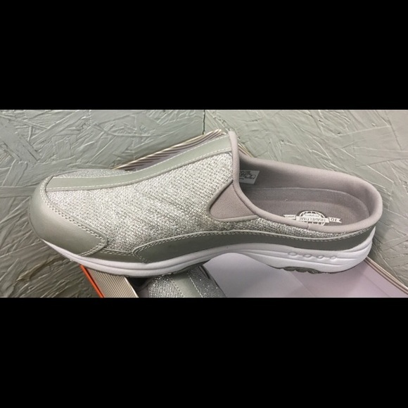easy spirit silver shoes